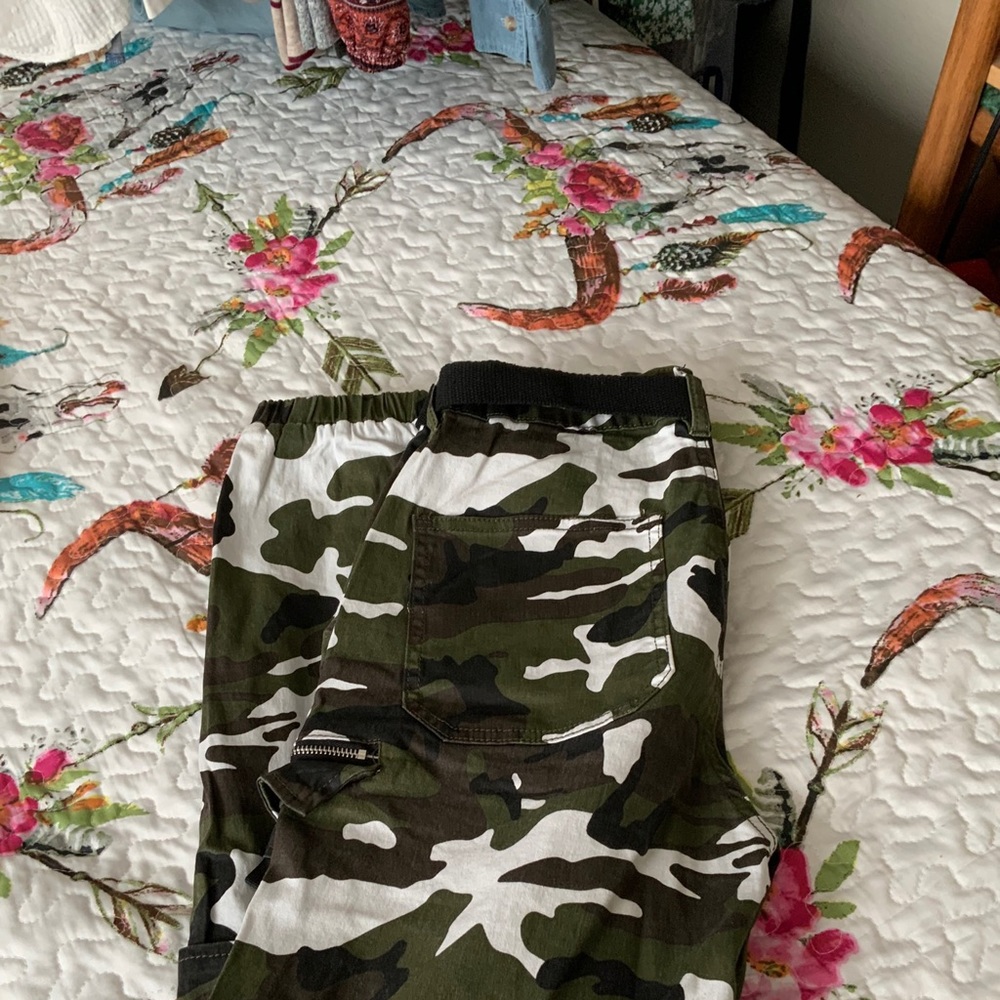 Shoe Dazzle Camo Pants NWT